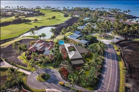 Im Bau, Fertigstellung für Sommer 2025 geplant. Dieses moderne tropische Haus befindet sich im Herzen von Mauna Lani. Nur wenige Schritte vom Beach Club an der Makaiwa Bay und seinem geschützten weißen Sandstrand entfernt, genießen Hausbesitzer Zugan...