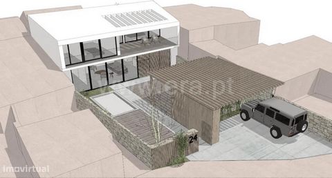 Moradia V2+1,obra nova, com previsão de conclusão em Maio de 2025. Construção moderna com sala e cozinha em open space com ligação ao quintal com deck de madeira e piscina. Moradia constituída por 2 quartos sendo que ambos são em suite e um com close...