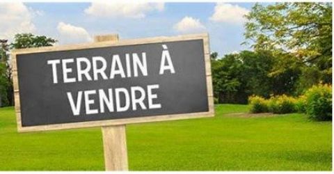 Découvrez cette parcelle située dans le centre de Parempuyre , elle vous offre une opportunité unique de construire votre future résidence. Possibilité de bâtir une maison en R+1 avec garage avec un permis de construire accepté et un plan vous est pr...