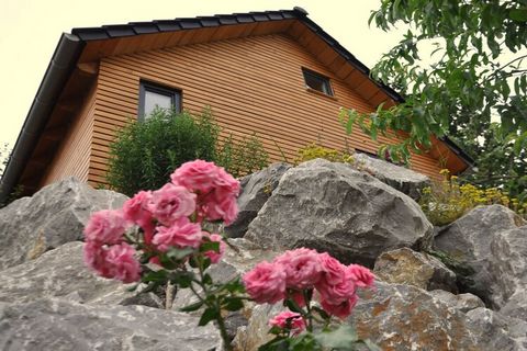 Nuestra casa de vacaciones de nueva construcción se encuentra en una zona muy tranquila en Schmittlotheim, junto al parque nacional Kellerwald-Edersee.