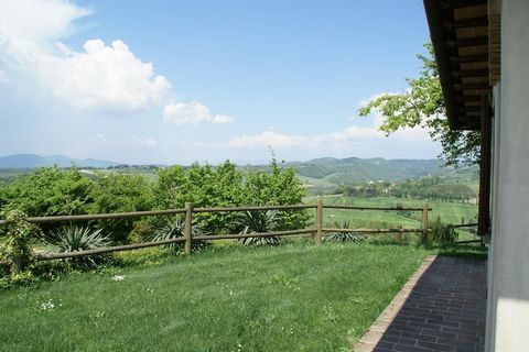 Tussen het schitterende, glooiende heuvellandschap van het noordelijke Tiberdal vind je Podere de Montone. In en om deze landelijke boerderij zijn appartementen en een vrijstaand huisje gerealiseerd. Podere de Montone - Fienile is de naam van dit vri...