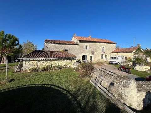 Maison ancienne pierres apparentes,très spacieuse