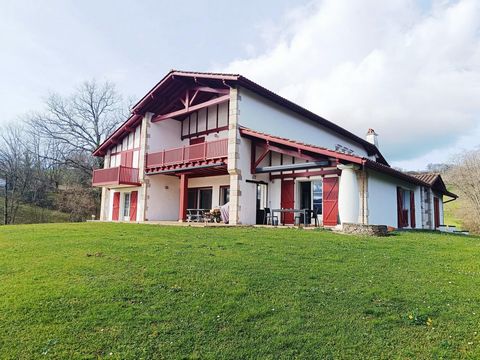 Sare superbe villa de 650m2 sur terrain de 7860m2 avec piscine intérieure