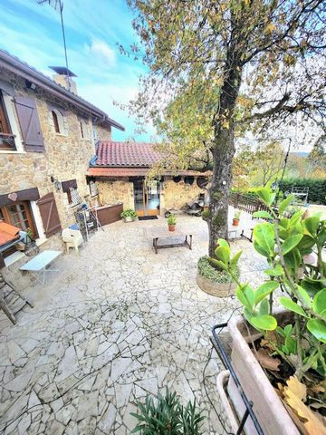 MAGNIFIQUE DEMEURE AUTHENTIQUE ET COSSUE