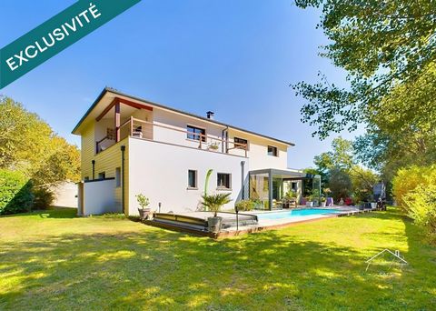 Maison contemporaine avec grand terrain, piscine et cave, au calme à Arsac