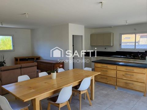 Maison dans le bourg de Divatte-sur- loire avec un atelier.