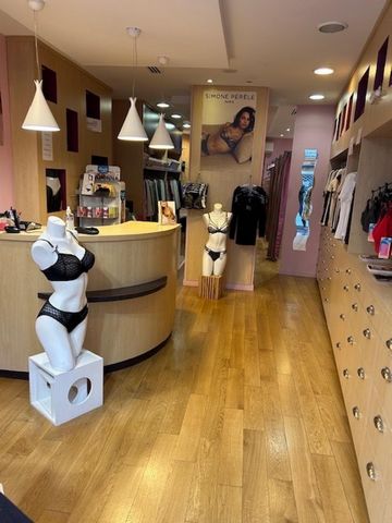 Lingerie, clientèle fidèle, qualitative et récurrente, bon CA, emplacement optimal