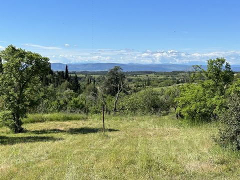 Beau terrain à bâtir avec vue sur les Pyrénées, à Caunes Minervois