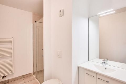 Réveillez-vous au doux clapotis des vagues et à la brise marine dans ce charmant appartement en bord de mer à Pléneuf-Val-André. Idéalement situé à deux pas de la plage de Val-André, ce havre de paix de 44 m² vous invite à une escapade balnéaire inou...