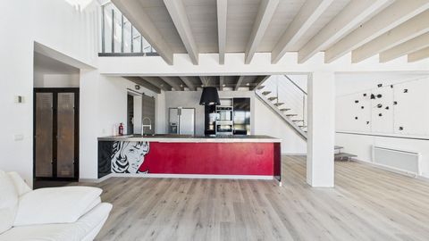 Grand Appartement de type Loft Industriel, en duplex, sur le quartier de La Pallice.