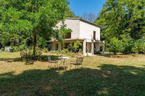 A rénover : Maison et dépendances sur 4000 m² en campagne aixoise pour un projet à fort potentiel