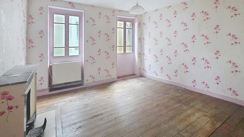 Maison de ville à rénover avec beau potentiel