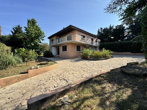 Maison à Millery -MENUISERIES EN COURS DE RENOVATION ET SERONT ENTIEREMENT NEUVES